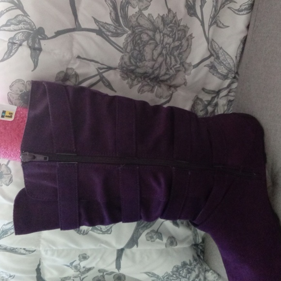 Boots - Picture 2 of 4